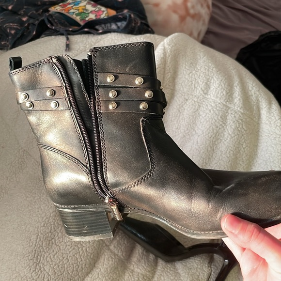 Women’s black boots size 9 - Picture 2 of 5